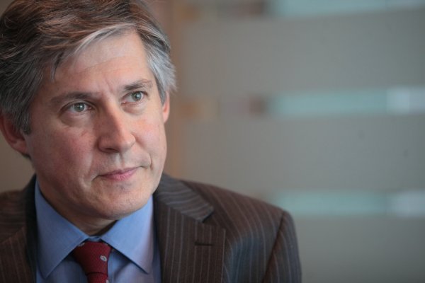 Esteban Jadresic: "Es más fundamental que (los partidos políticos) acepten humildemente su fracaso para conectarse con el público"