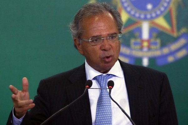 FT: Ministro de Finanzas de Brasil mantiene la fe en las reformas de mercado pese a la crisis en Chile