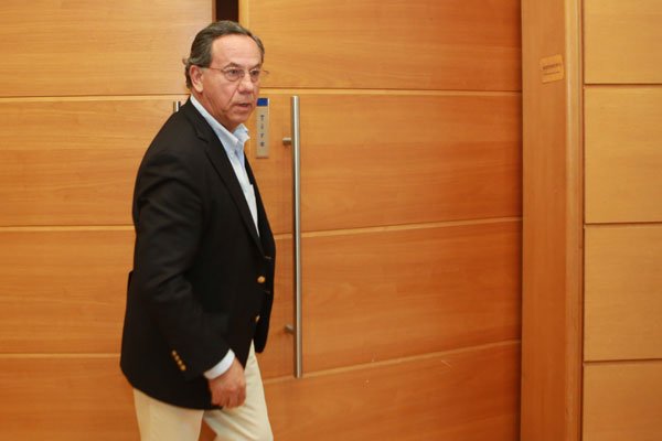Navarro renuncia a presidencia y al directorio de Clínica Las Condes