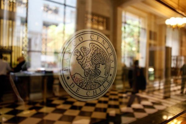 Economistas ven necesidad de intervención del Banco Central en el tipo de cambio