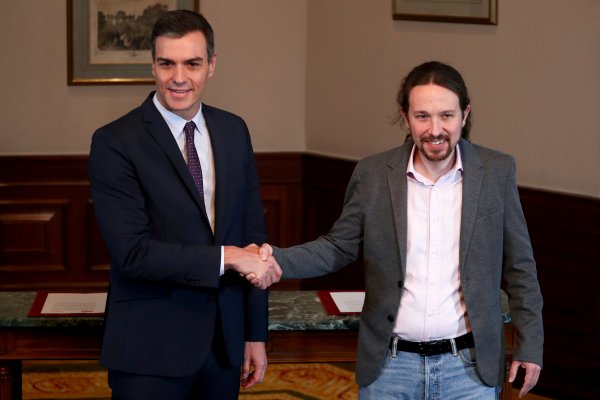 España: Pedro Sánchez y Pablo Iglesias acuerdan un gobierno de coalición "rotundamente progresista"