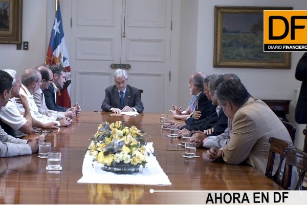 <p>Ahora en DF: Piñera recibe a miembros de la sociedad civil para avanzar en un acuerdo de paz social</p>