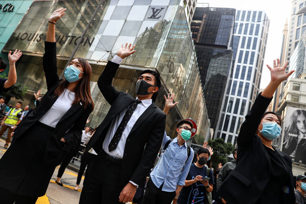 Empleadores actúan para proteger al personal a medida que se agrava la crisis en Hong Kong
