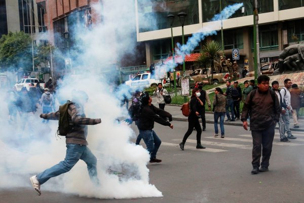 Bolivia cierra frontera con Perú y se paraliza comercio binacional