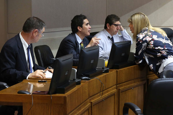 Las intensas negociaciones para lograr el segundo gran acuerdo entre el gobierno y la oposición
