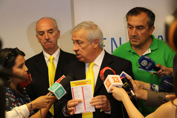 Salud evalúa incluir margen fijo a venta de medicamentos para farmacias en proyecto de ley e independientes advierten impacto