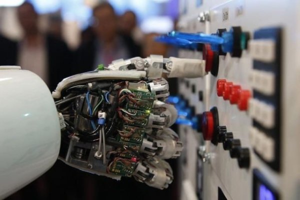<p>Trabajadores pueden aprender a apreciar la inteligencia artificial</p>