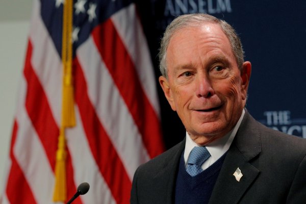 Exalcalde de Nueva York Michael Bloomberg entra en carrera presidencial demócrata para 2020