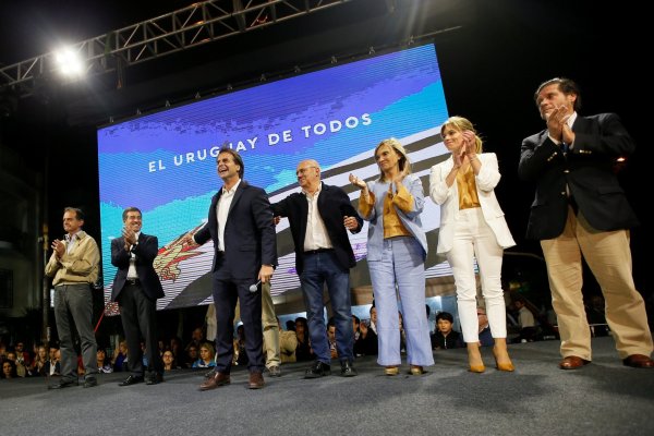 Elecciones en Uruguay: Lacalle está convencido de su triunfo, pero apeló a la mesura y evitó proclamarse