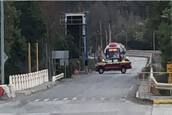 <p>Un bloqueo de buses se produjo el día 23 de octubre en la entrada de un puente de control. </p>