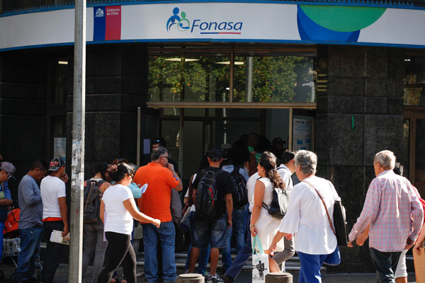 Proyecto de ley de Fonasa: expertos cuestionan impacto presupuestario calculado por el Minsal