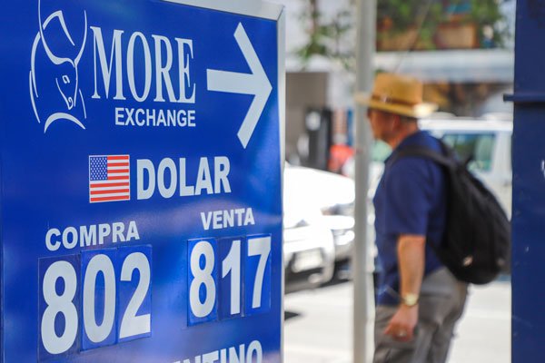 Dólar se mantiene sobre los $ 800 pese a intervención