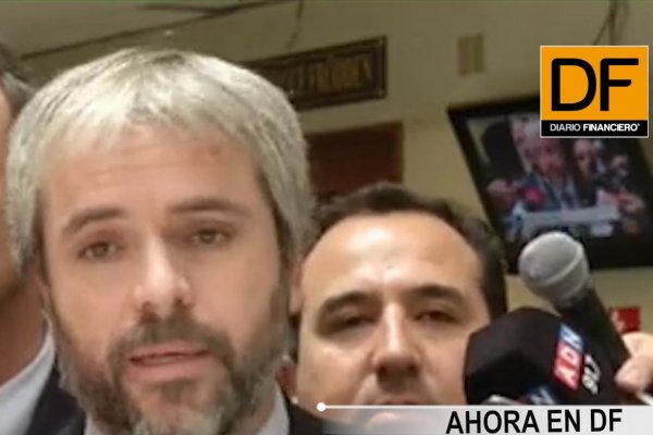 <p>Ahora en DF: Ministro Blumel llama a no confundirse “las barricadas son gravísimas"</p>