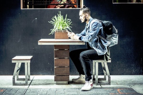 Estudio revela que 51% de los jóvenes creen que los CEO no necesitarán títulos universitarios para 2050