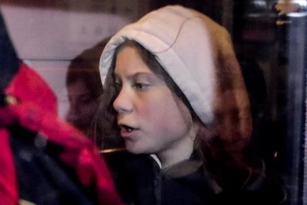 Greta Thunberg llega a Madrid y participará de dos actividades del pabellón chileno