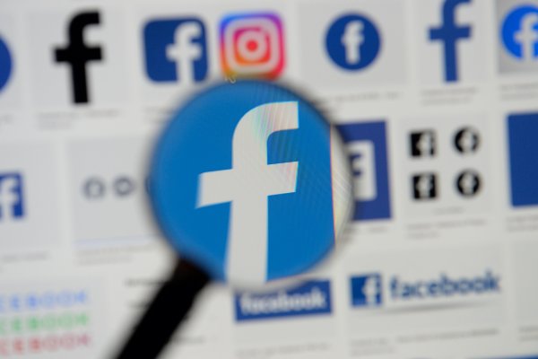 Facebook sale de lista de los 10 Mejores Lugares para Trabajar