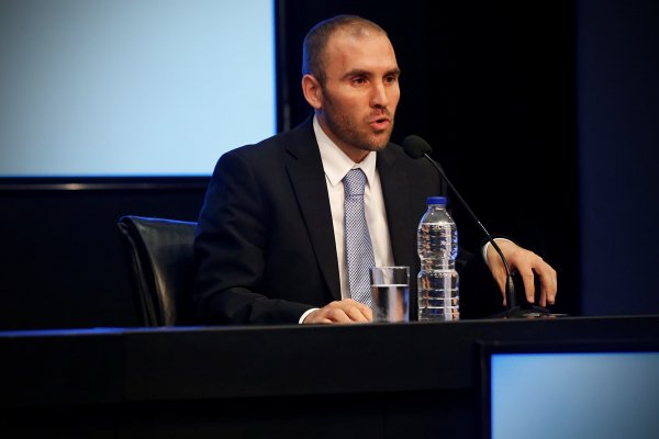 Argentina: nuevo ministro de Economía descarta ajuste fiscal y toma al FMI de paraguas en negociación de la deuda
