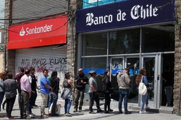 <p>Los dos bancos más grandes del país se resienten y sus utilidades caen en noviembre</p>