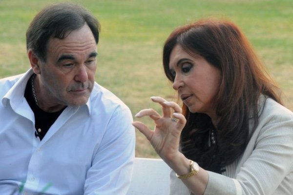 Oliver Stone realizará un documental sobre "lawfare" con Cristina Fernández en Argentina