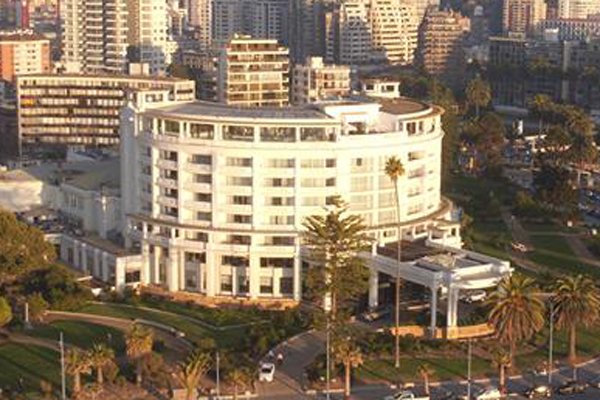 ICR rebaja clasificación de riesgo de Enjoy por crisis social