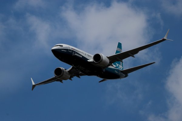 Boeing decide detener temporalmente fabricación de su polémico 737 Max a partir de enero