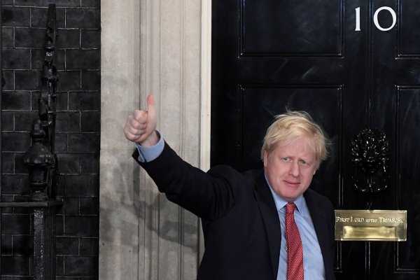 <p>Boris Johnson exige acuerdo comercial con la UE en menos de un año</p>