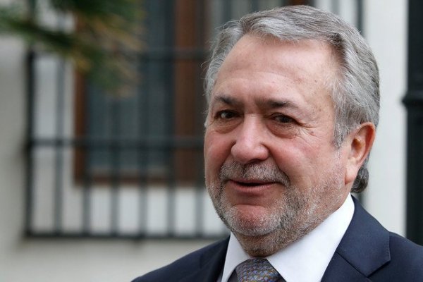 <p>Jorge Atton renuncia a Intendencia de La Araucanía asegurando que "cumplió un ciclo"</p>