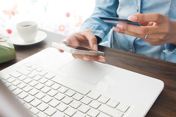 Tarjetas de débito y apps financieras ganan terreno sobre el efectivo como métodos de pago