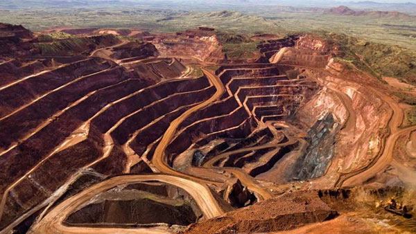 <p>El depósito, cerca de la frontera paquistaní con Irán y Afganistán, iba a convertirse en uno de los mayores yacimientos de cobre y oro del mundo.</p>