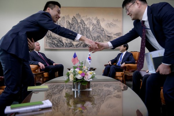 Representantes de EEUU y China se reúnen mientras aumenta la tensión en Corea del Norte
