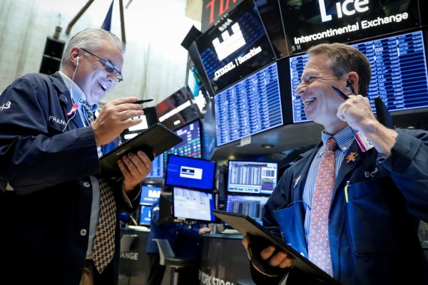 Acciones del mundo alcanzan máximos a pesar de pocos movimientos en los de cara a las fiestas de fin de año