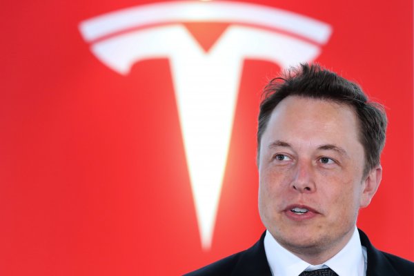 Acción de Tesla supera la esperada barrera de los US$ 420