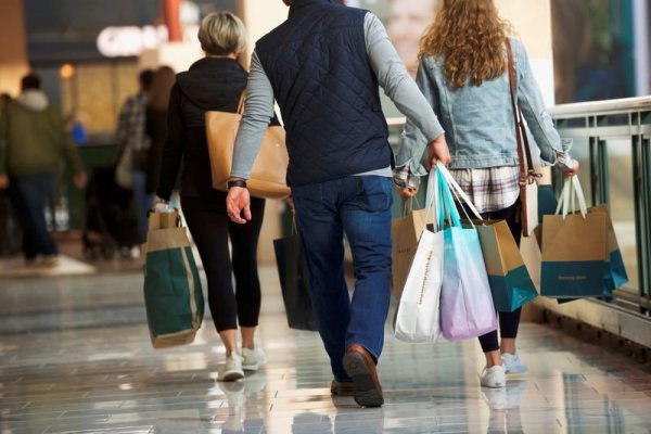 <p>Récord de ventas online impulsa temporada de compras navideñas en EEUU, según un informe</p>