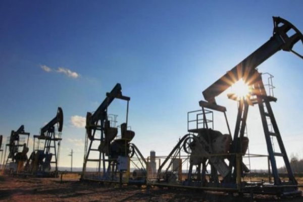 El precio del petróleo escala a máximos de tres meses