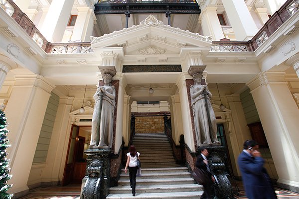 Suprema ordena a Transbank a terminar con la discriminación en tarifas al comercio