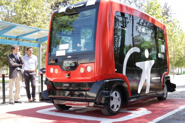 Ministerio de Transportes presentó primer vehículo autónomo que operará en Chile