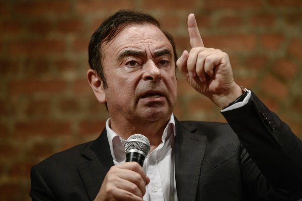 <p>Expresidente de Nissan-Renault acusado de fraude deja arresto domiciliario en Japón y llega a Líbano</p>