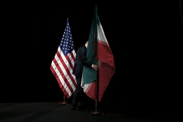 De amigos a enemigos: Los grandes hitos de los 70 años de la relación entre Estados Unidos e Irán