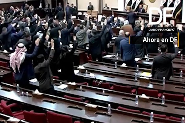 <p>Ahora en DF: Irak aprueba una moción que exige la expulsión de las fuerzas militares de EEUU</p>