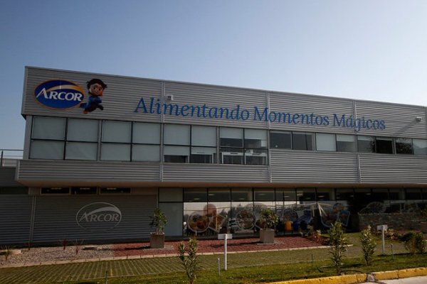 Arcor mira a México y África para mitigar la caída de negocio en Argentina