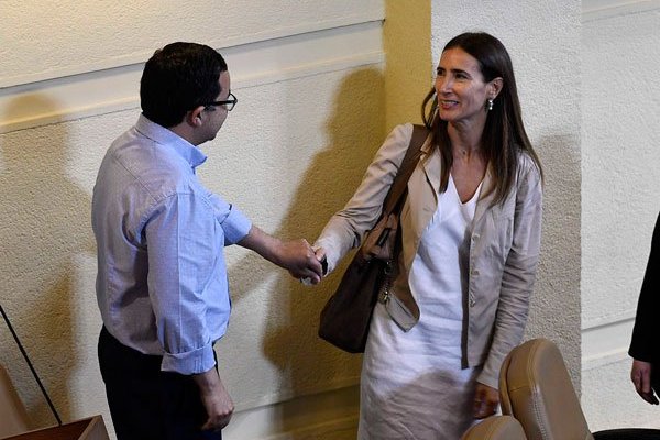 Ministra Schmidt: “Quiero pedirles perdón, nadie merece vivir en zonas contaminadas”