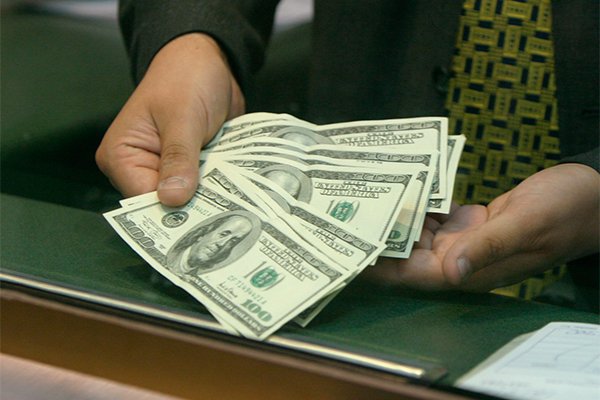 Dólar culmina sobre $ 775 ante caída de monedas regionales y baja del cobre