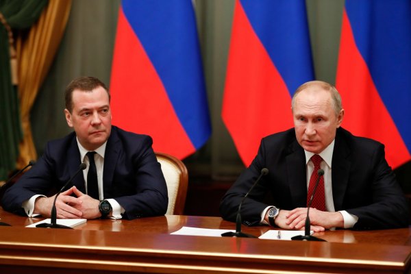 Primer ministro ruso renuncia por cambios constitucionales