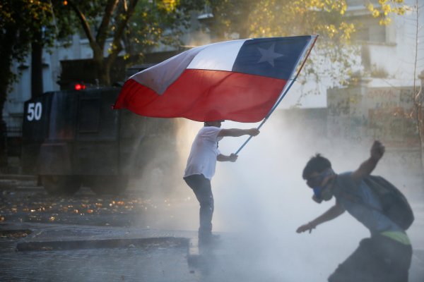 FT: inversionistas reevalúan perspectivas para Chile por impacto de protestas en crecimiento