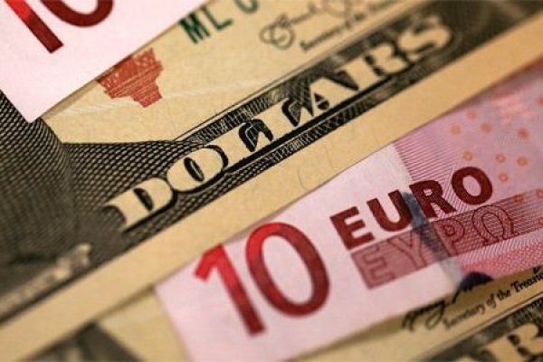 Euro opera en mínimos de un mes antes de reunión del BCE