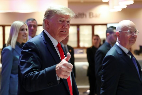 Trump dice que EEUU tiene un plan para contener el virus de China