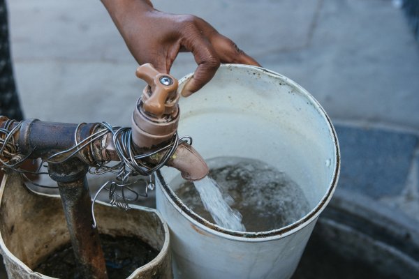 Cambio climático y acotar alza de las cuentas del agua, los puntos que marcarán las próximas negociaciones del regulador y las sanitarias