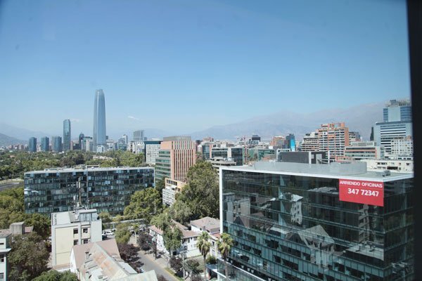 Arriendo de oficinas premium en El Golf es 50% más caro que en Santiago Centro