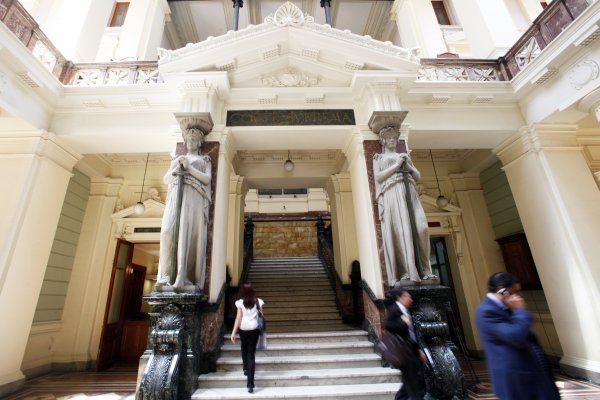 <p>Corte Suprema aplica millonarias multas a laboratorios por colusión</p>
