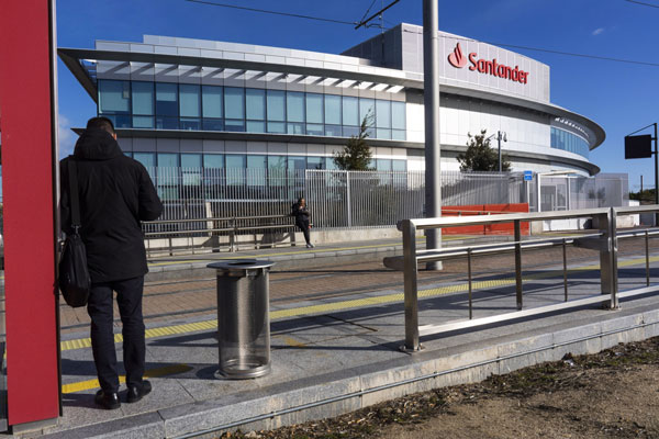 Santander prevé que ganancias de filial chilena crecerán menos en 2020 ante débil escenario económico
